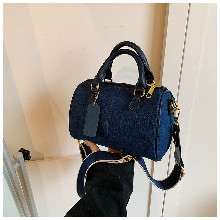 Kleine Schultertasche mit Reißverschluss und Handyfach