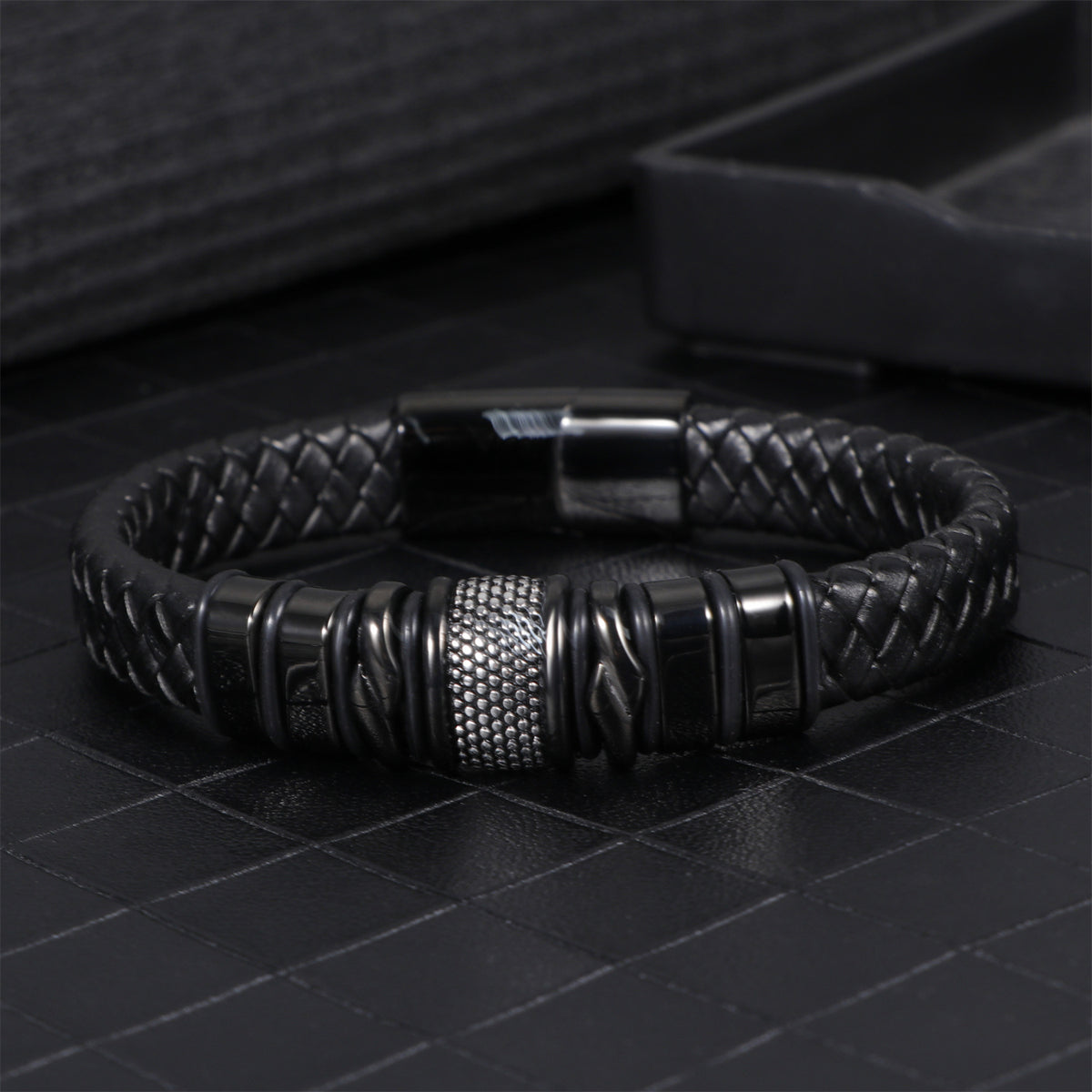 Geflochtenes Lederarmband für Herren mit Edelstahl-Magnetverschluss