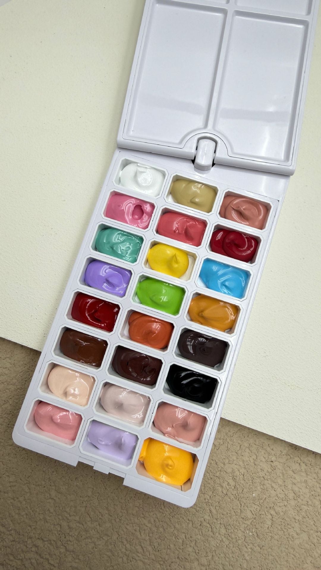 Nagelgel-Palette mit drehbarem Klappdeckel