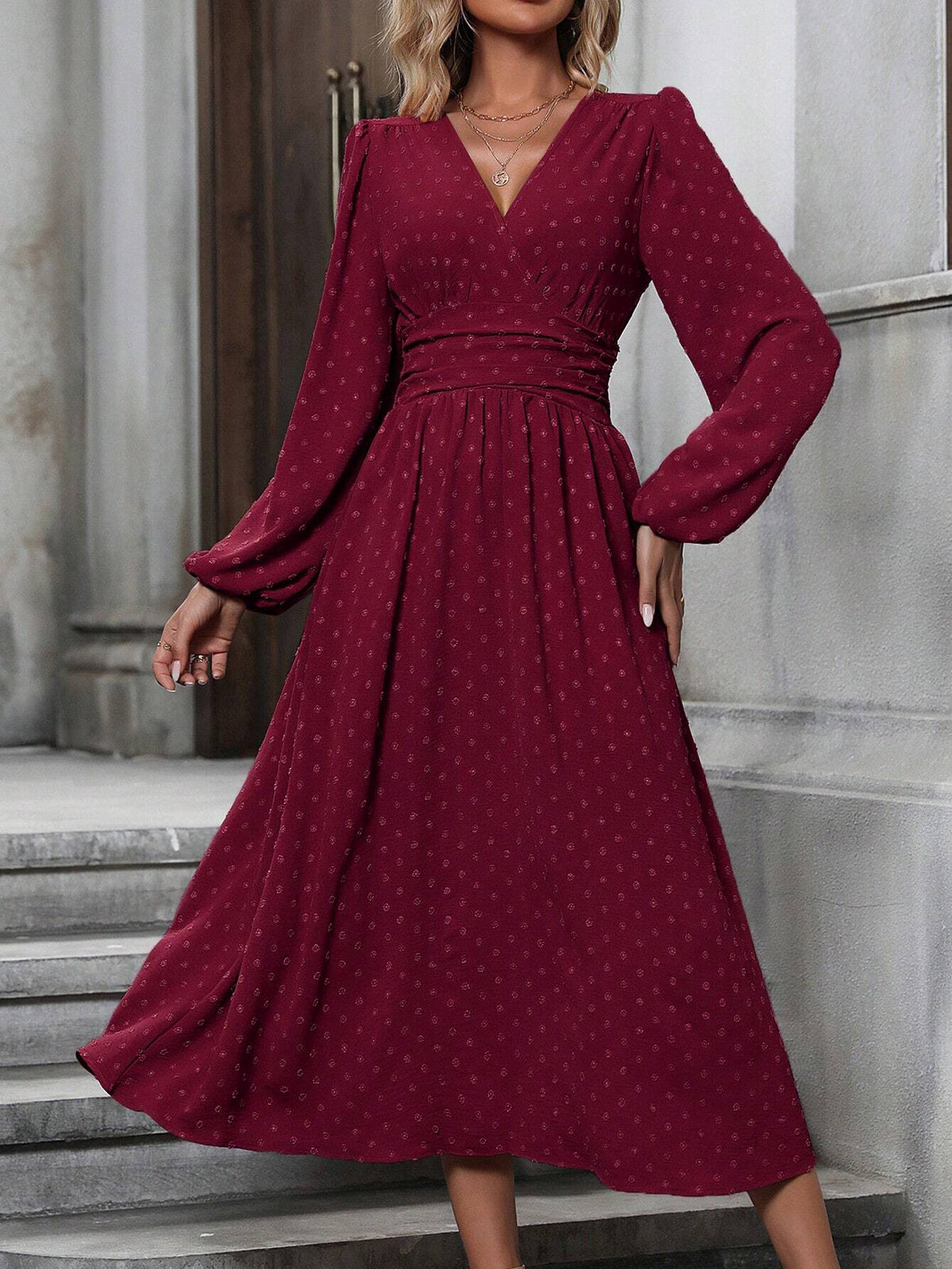 Kleid mit Ballonärmeln und geraffter Taille