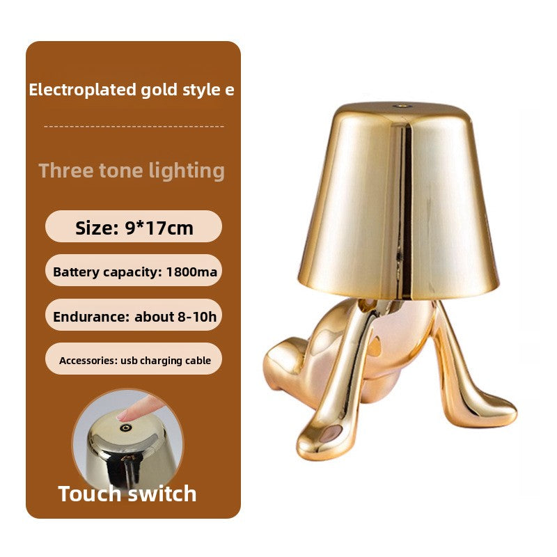 Tischlampe mit goldfarbener Figur