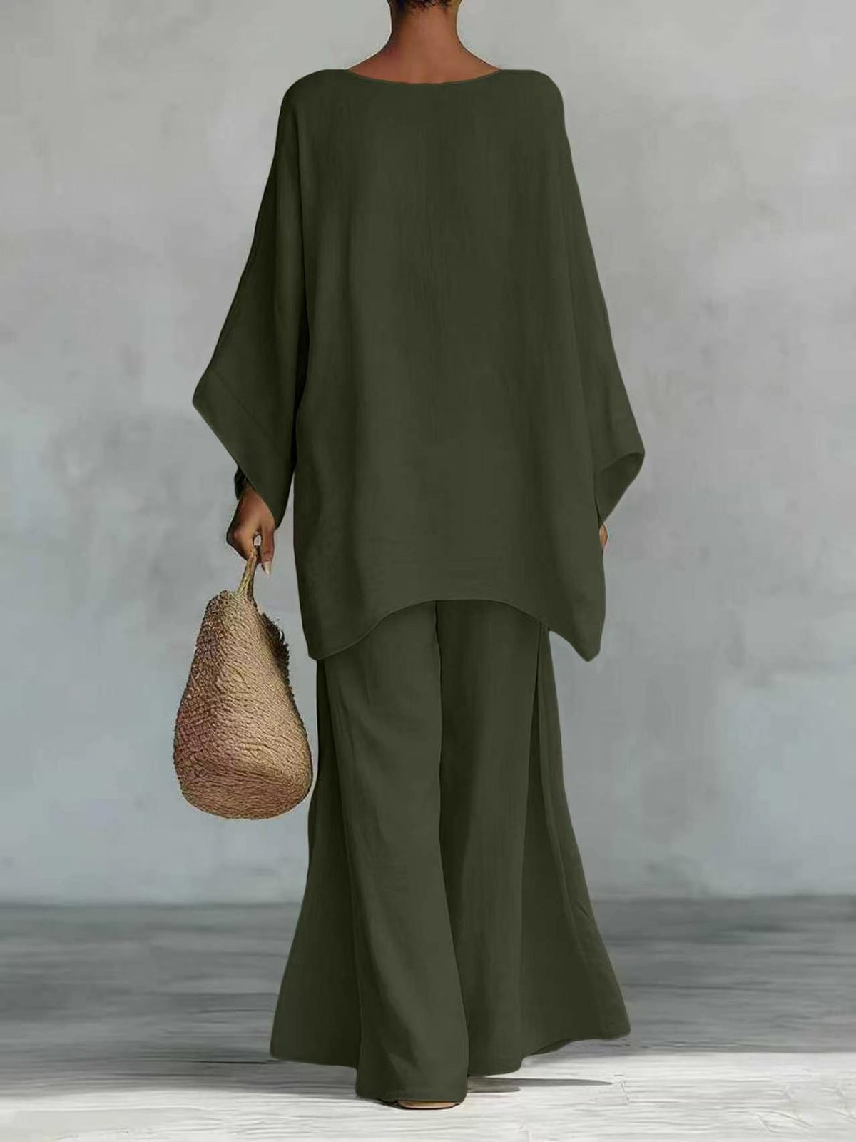 Zweiteiliges Damen-Set mit weiter Bluse und Hose