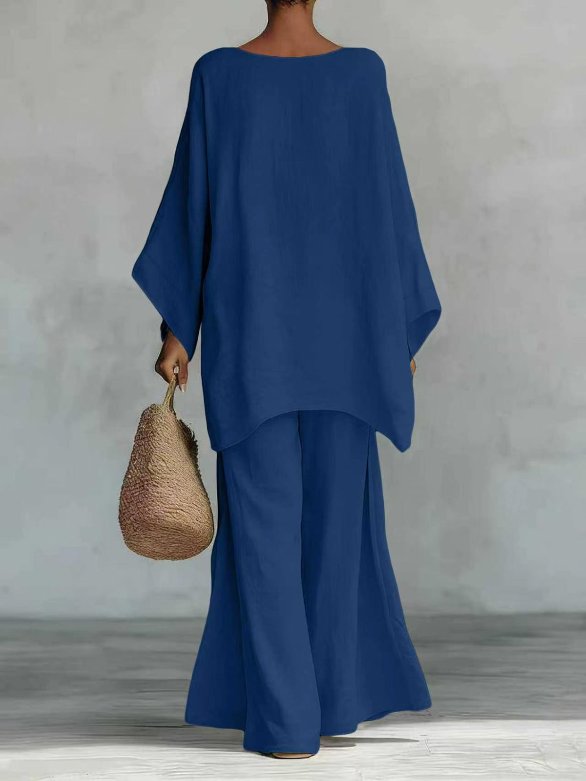 Zweiteiliges Damen-Set mit weiter Bluse und Hose