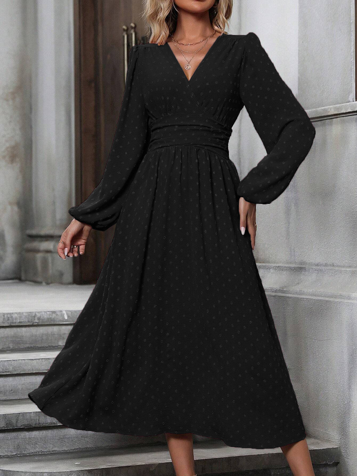 Kleid mit Ballonärmeln und geraffter Taille