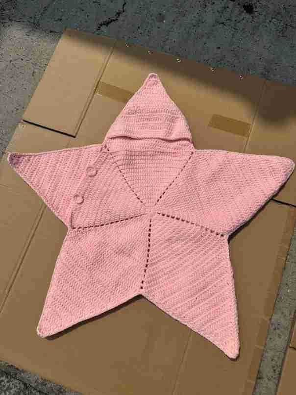 Handgehäkelter Baby-Schlafsack im Seestern-Design