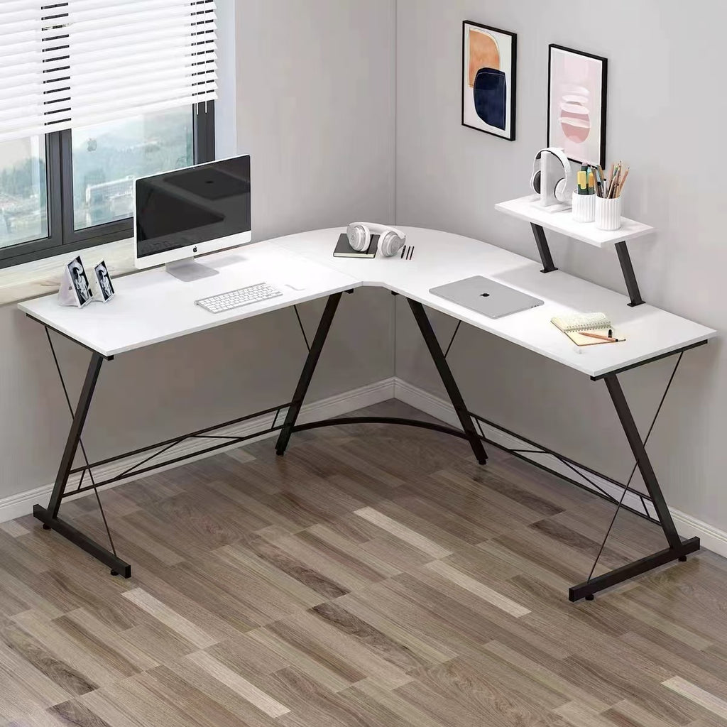 Kompakter Eckschreibtisch fürs Homeoffice