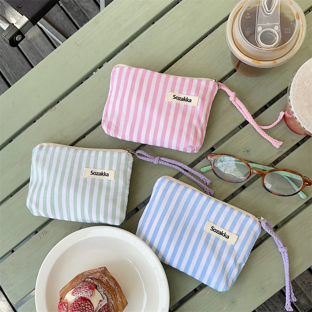 Kleine gestreifte Kosmetiktasche für Make-up und Accessoires
