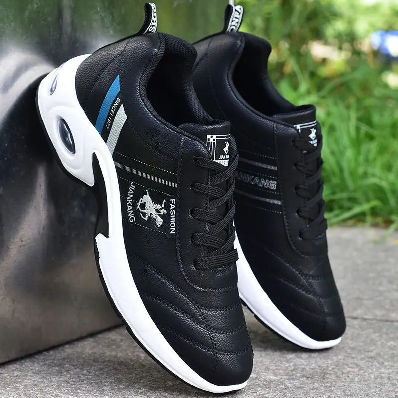 Herren-Sneaker mit Schnürung – Schwarz oder Weiß