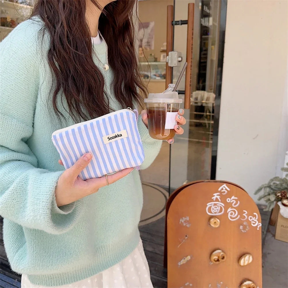 Kleine gestreifte Kosmetiktasche für Make-up und Accessoires