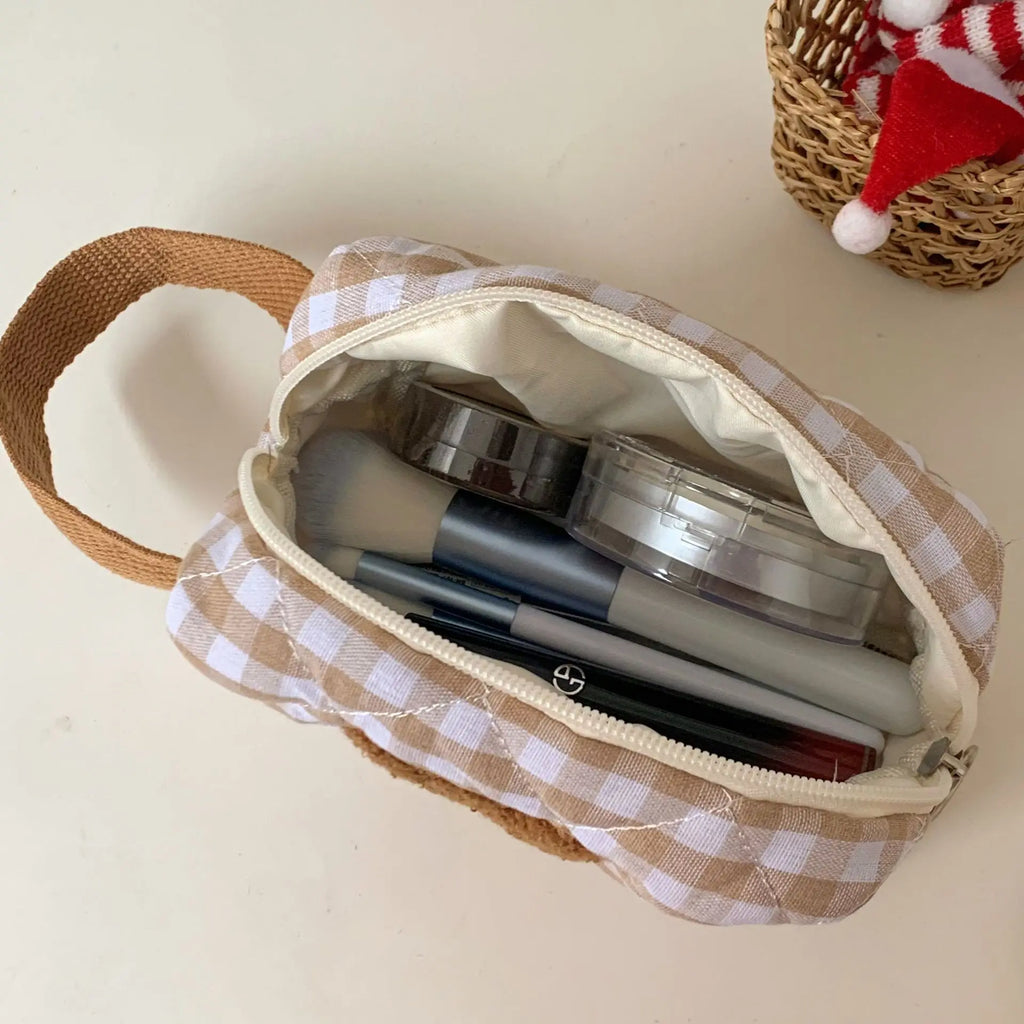 Kosmetiktasche mit Karomuster und Bärenmotiv