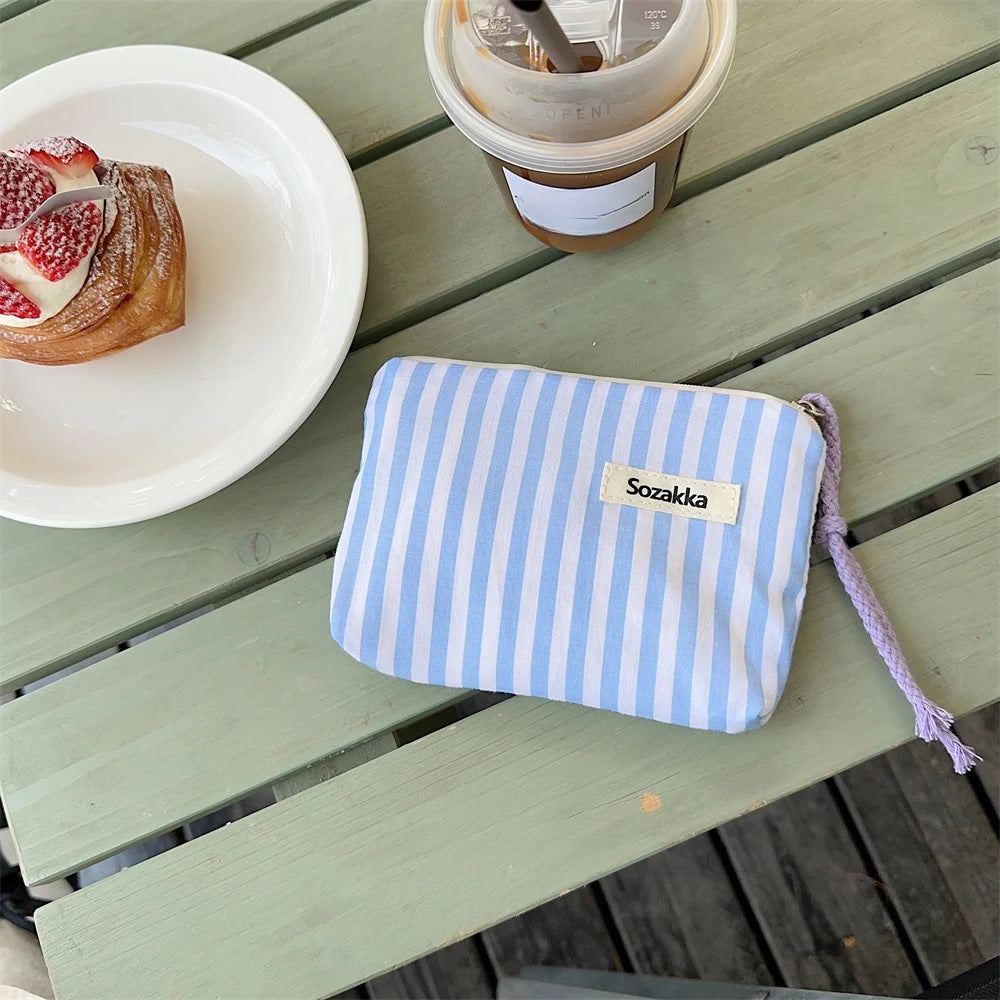 Kleine gestreifte Kosmetiktasche für Make-up und Accessoires