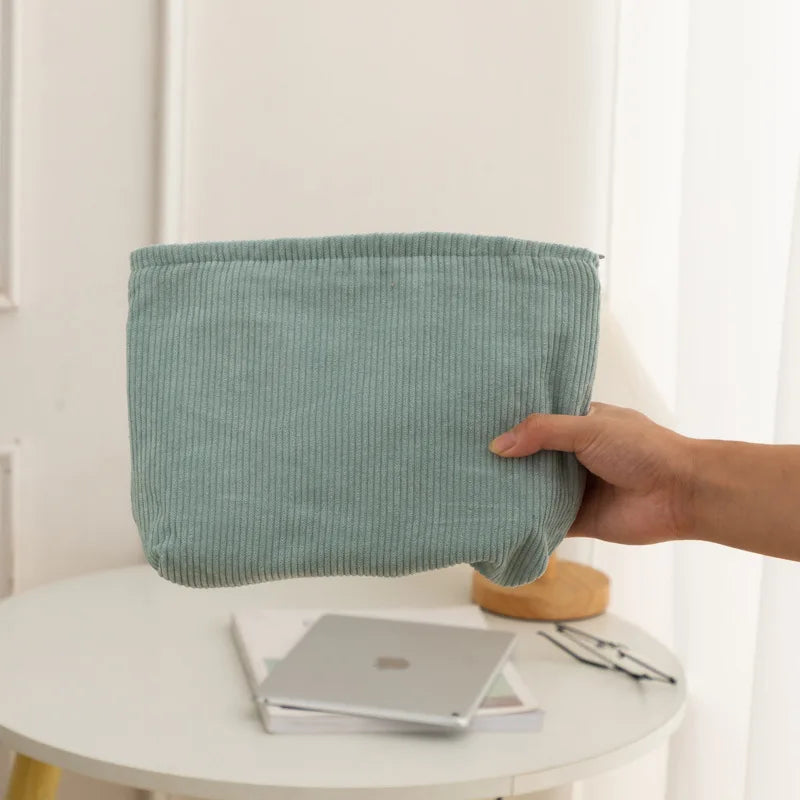 Kosmetiktasche aus Cord für Make-up und kleine Accessoires