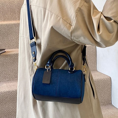 Kleine Schultertasche mit Reißverschluss und Handyfach