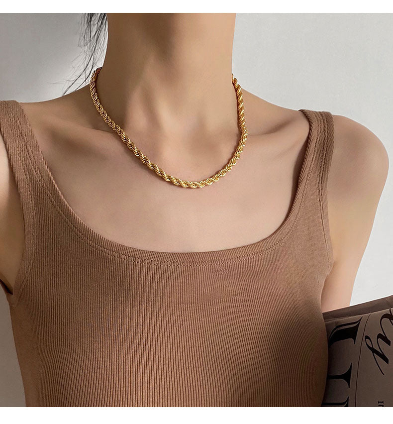 Elegant gold-colored chain necklace