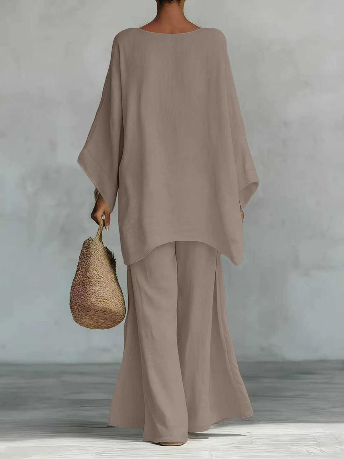 Zweiteiliges Damen-Set mit weiter Bluse und Hose