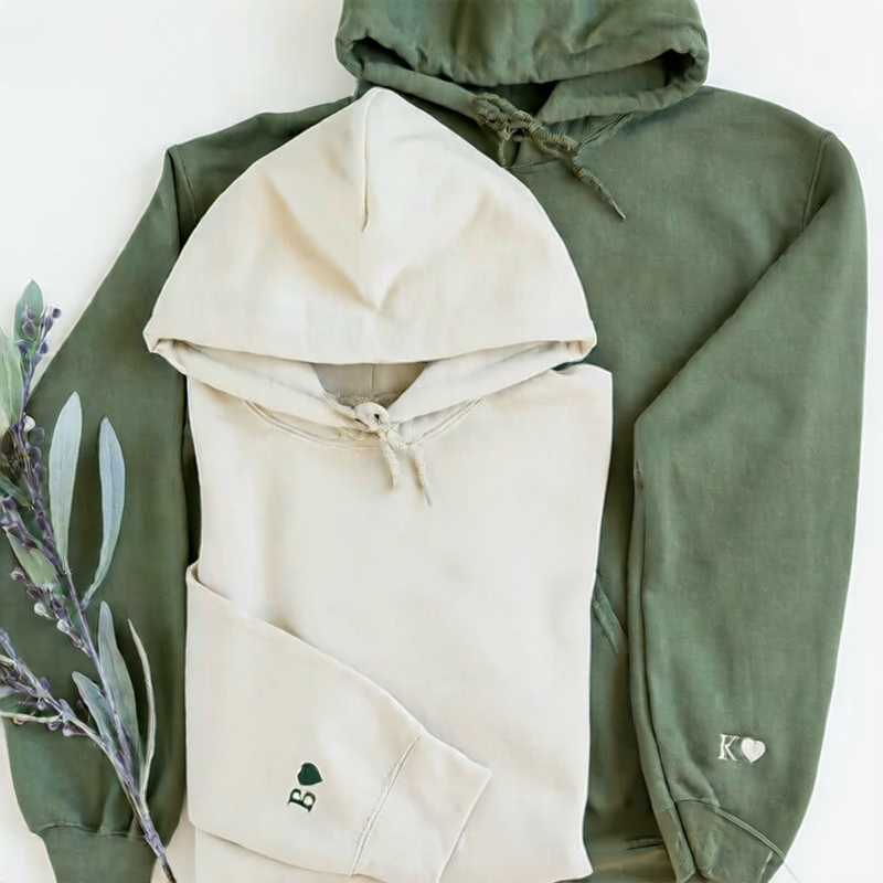 Personalisiertes Sweatshirt mit Namensstickerei