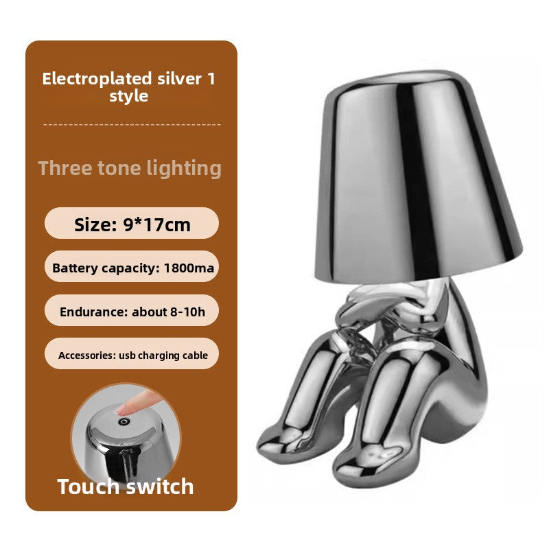Tischlampe mit goldfarbener Figur